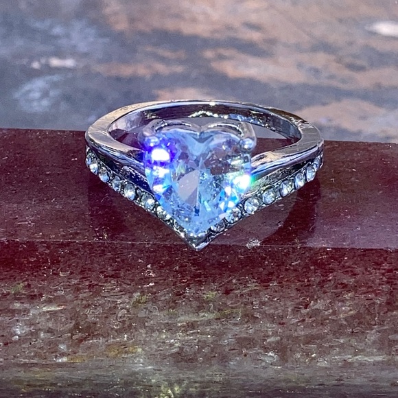 Exquisite White Sapphire 925 Sterling Silver Heart Shaped Ring Size 5 1/2 - Picture 11 of 15